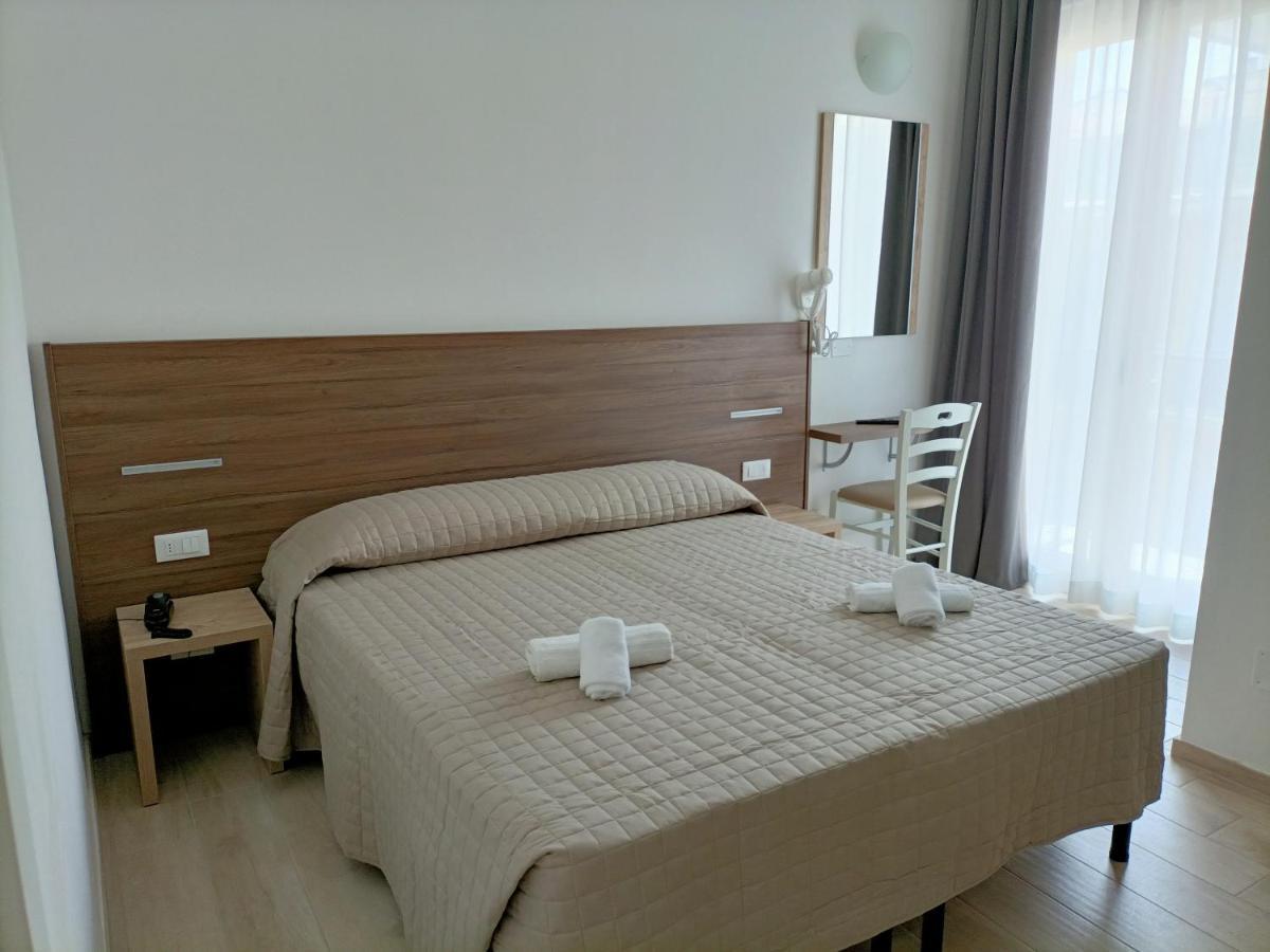 רימיני Hotel Bed & Book מראה חיצוני תמונה