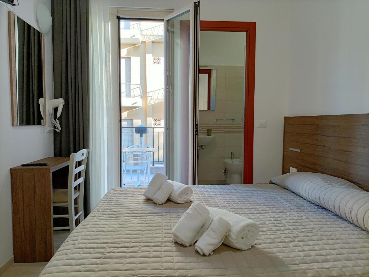 רימיני Hotel Bed & Book מראה חיצוני תמונה