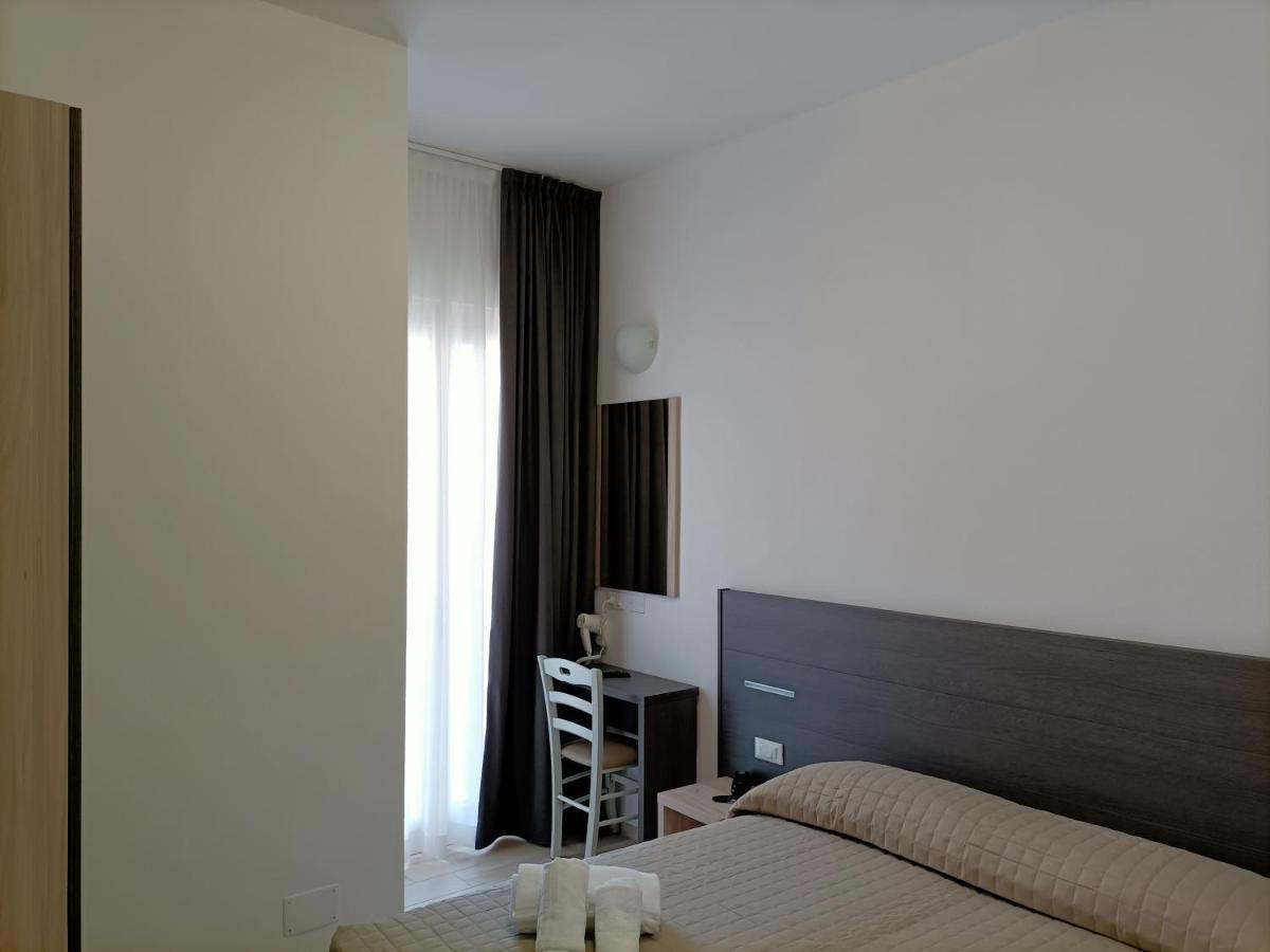 רימיני Hotel Bed & Book מראה חיצוני תמונה