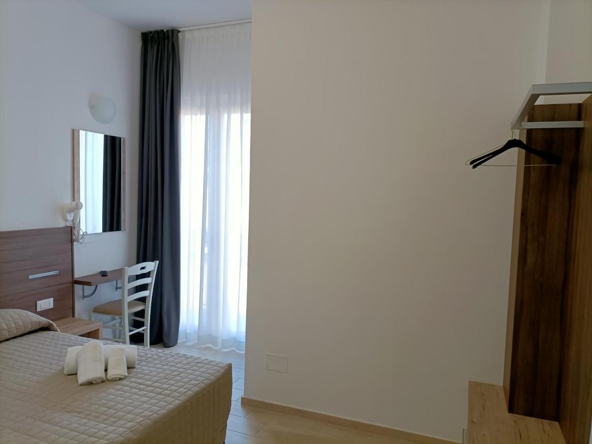 רימיני Hotel Bed & Book מראה חיצוני תמונה