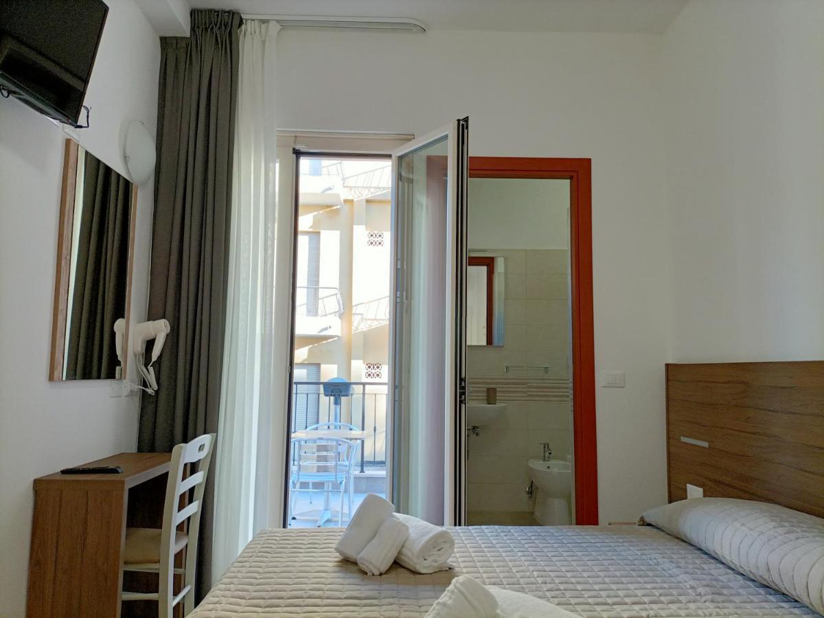 רימיני Hotel Bed & Book מראה חיצוני תמונה