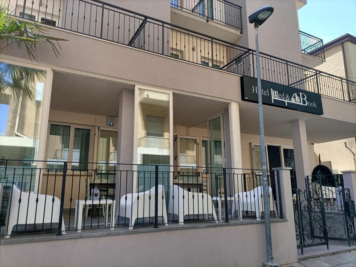 רימיני Hotel Bed & Book מראה חיצוני תמונה