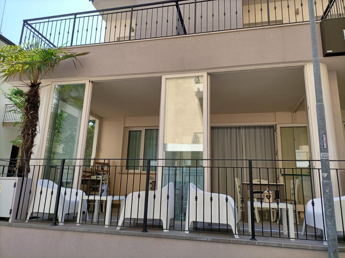 רימיני Hotel Bed & Book מראה חיצוני תמונה