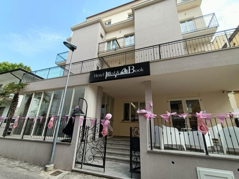 רימיני Hotel Bed & Book מראה חיצוני תמונה